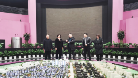 陪同政府園區(qū)對(duì)接考察縣域總部基地投資選址項(xiàng)目，共商良策，構(gòu)建縣域發(fā)展新模式