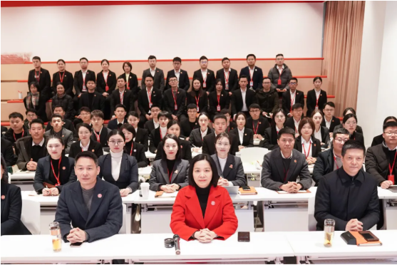 東方龍商務集團開工第一課——職業(yè)經理人必須具備的素質