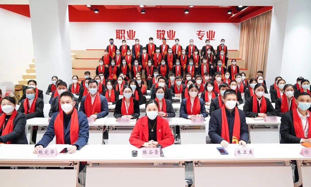 凝心聚力擔(dān)使命，奮楫揚(yáng)帆新征程！東方龍商務(wù)集團(tuán)舉行2022年度總結(jié)暨表彰大會(huì)